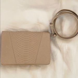 Vince beige leather bag